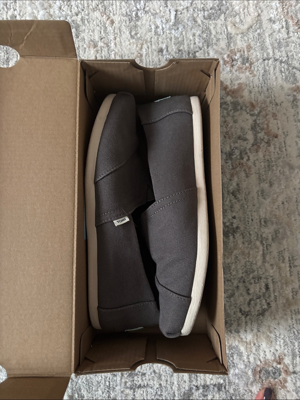 Toms womenās Slip-On Loafers in Dark Gray with White Sole